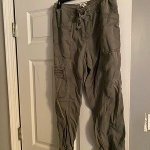 🧡LAST CHANCE🧡 
Nicole Miller Olive Jogger Pants